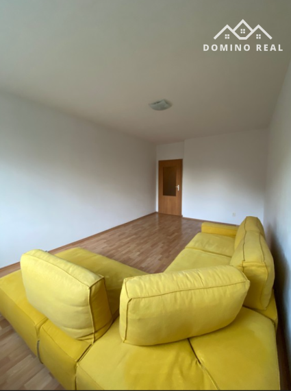 priestranný 3-izbový byt s 2 parkovacími miestami