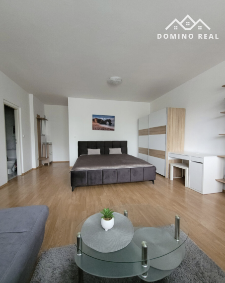 prenájom 1-izbového bytu s loggiou a parkovaním