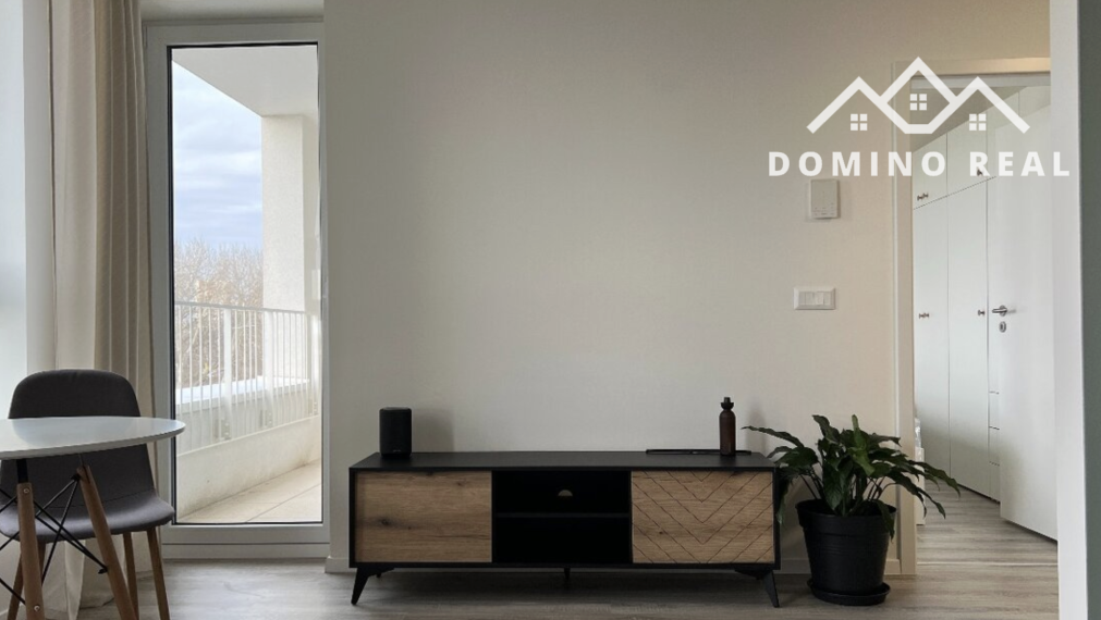 Moderný 2-izbový byt s parkovaním a pivnicou