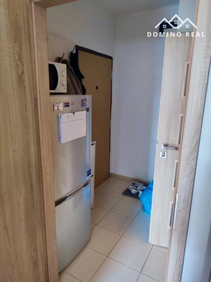 veľká a slnečná garzónka na prenájom s loggiou