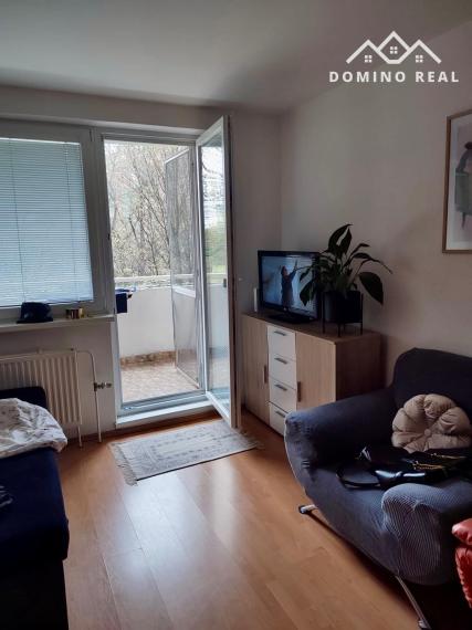 veľká a slnečná garzónka na prenájom s loggiou