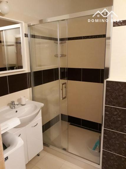 veľká a slnečná garzónka na prenájom s loggiou