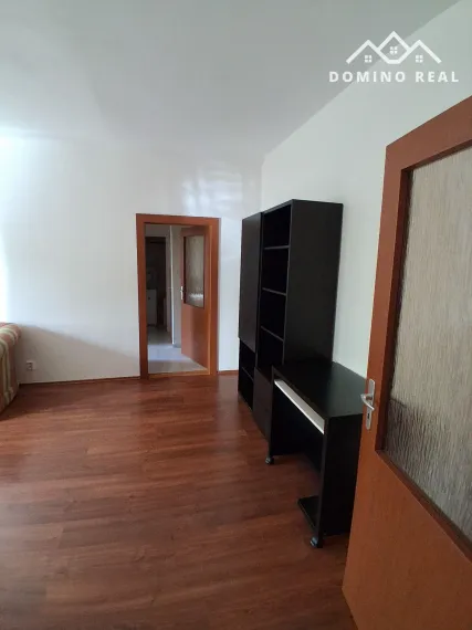 2-izbový byt na Ostredkoch v tichej lokalite