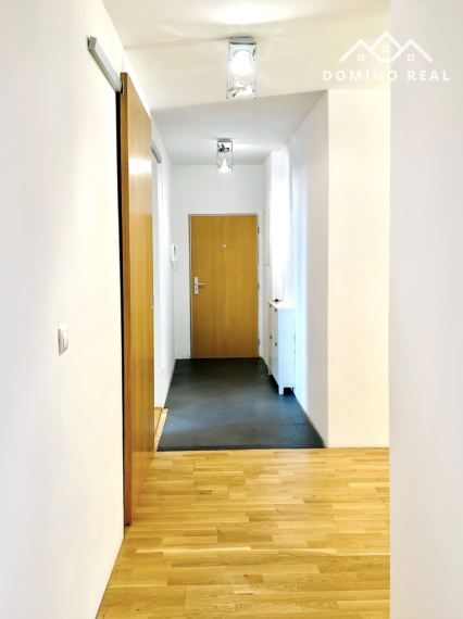 3-izb byt so zelenou terasou a parkovacím miestom v garáži