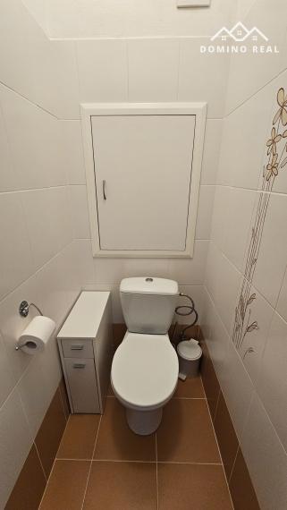 Byt po rekonštrukcii so zasklenou loggiou a klimatizáciou