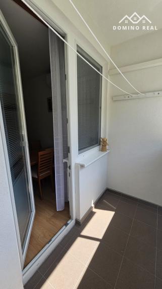 Byt po rekonštrukcii so zasklenou loggiou a klimatizáciou