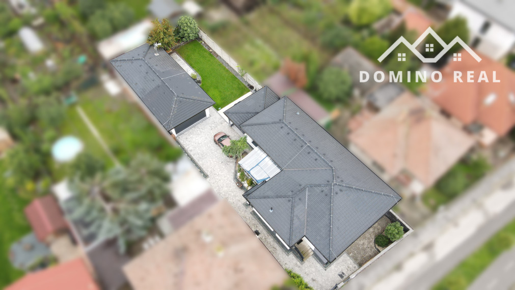 Rodinný dom so samostatnou bytovou jednotkou a dvojgarážou