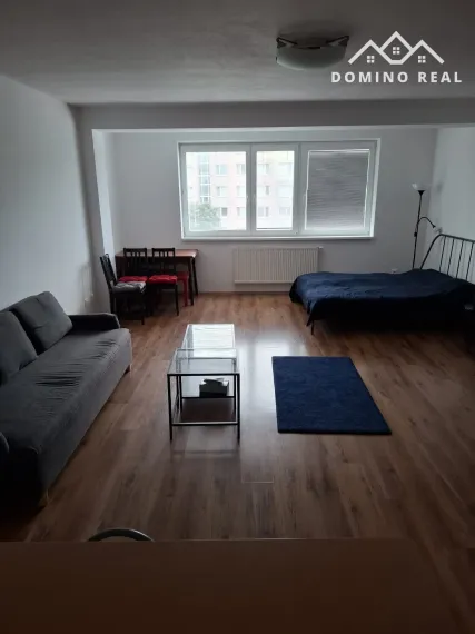 priestranný 1-izbový byt s parkovaním