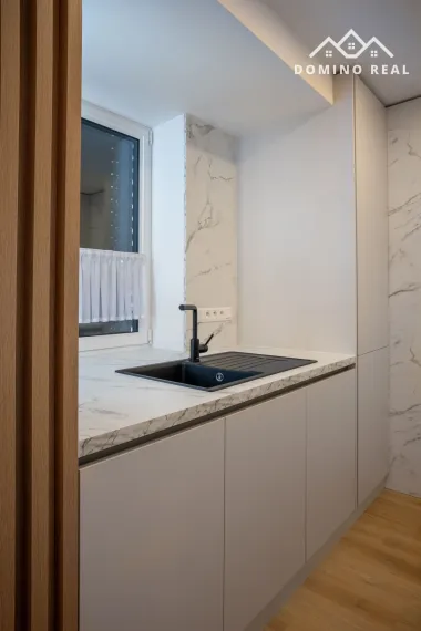 elegantný 3-izbový byt s parkovaním a vonkajším bazénom