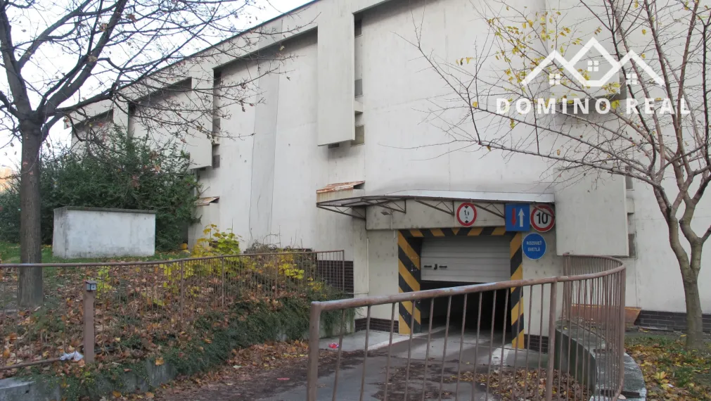 samostatná garáž v parkovacom dome