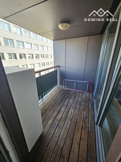2-izbový byt s loggiou v centre na prenájom