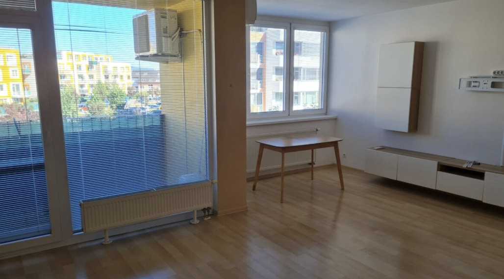 priestranný 2-izbový byt na prenájom