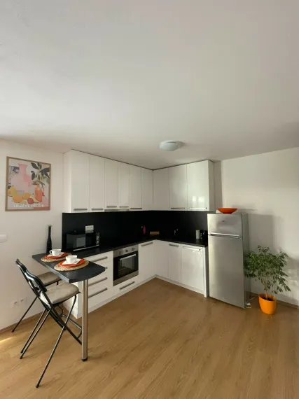 zariadený 2-izbový byt na Muchovom námestí - blízko centra