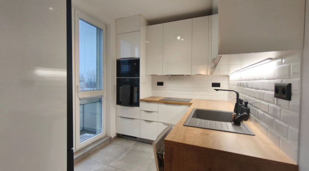 3-izbový byt s balkónom a loggiou v Ružinove na prenájom