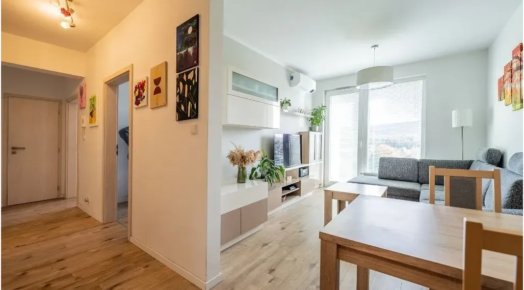 prenájom svetlého a útulného 3-izbového bytu v Mamapapa