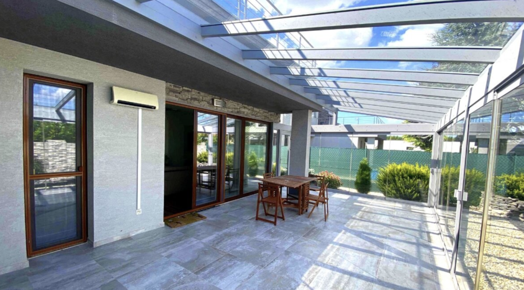 exkluzívny 2-izbový byt s 2 parkovacími miestami a terasou