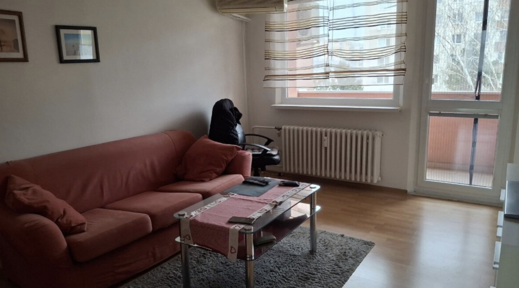 prenájom 4-izbového bytu s 3 nepriechodnými izbami