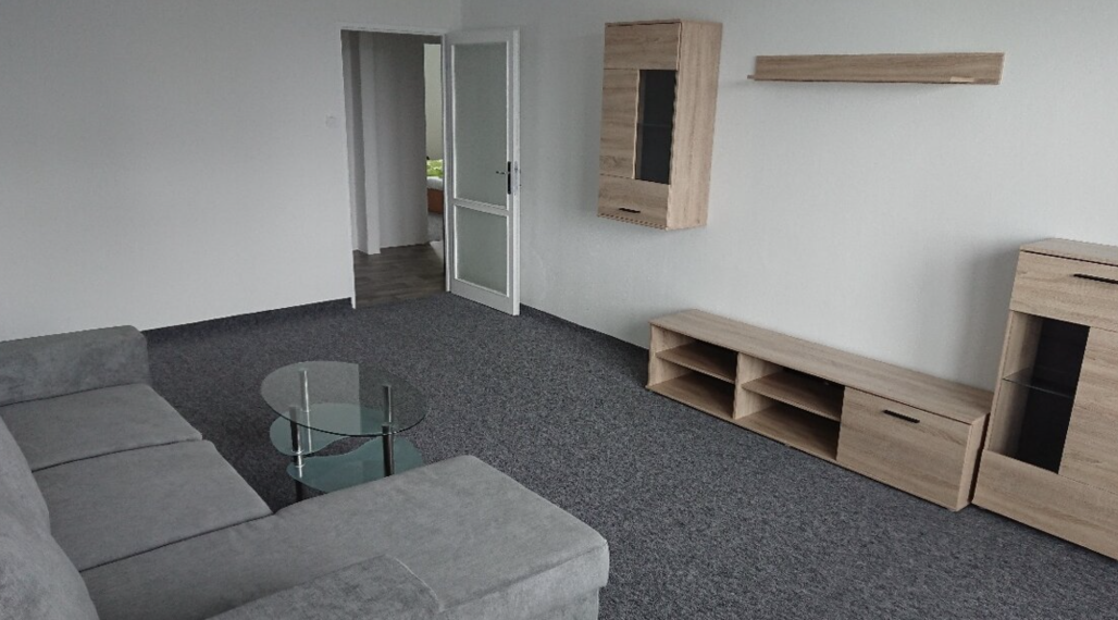 čiastočne zariadený 3-izbový byt na prenájom