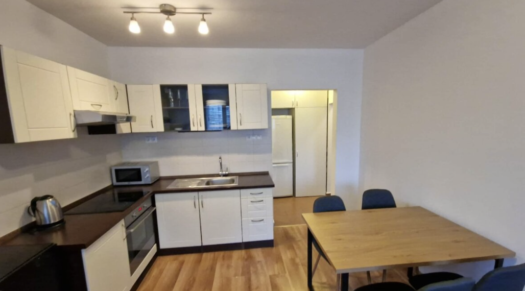 prenájom slnečného bytu s parkovacím miestom