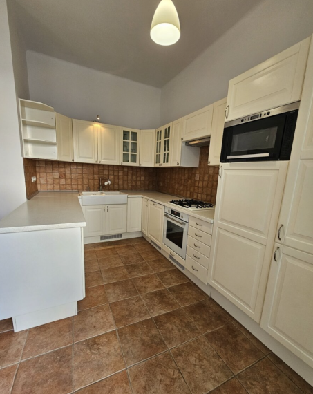 5-izbový priestranný byt na prenájom v centre