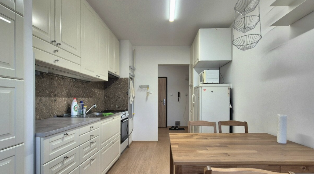 2-izbový byt s vlastnou garážou na prenájom