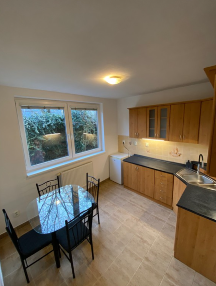 priestranný 3-izbový byt s 2 parkovacími miestami