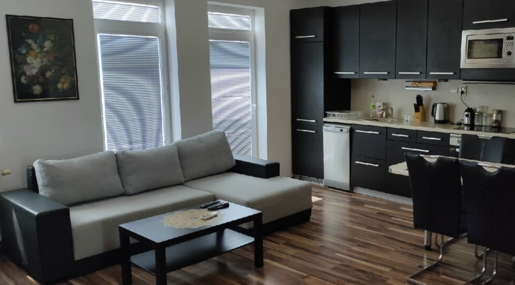 prenájom zariadeného 2-izbového bytu s balkónom