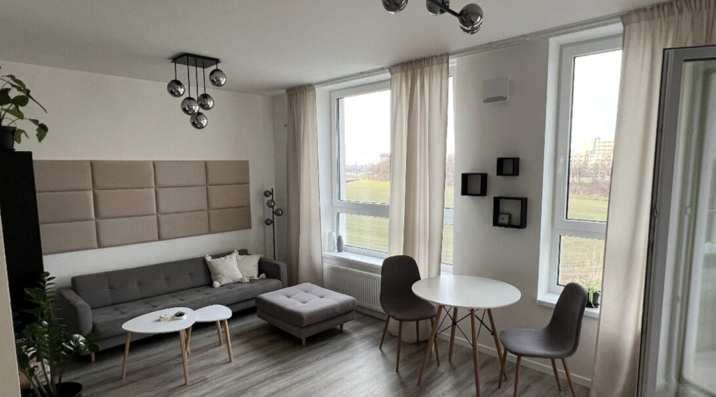 Moderný 2-izbový byt s parkovaním a pivnicou