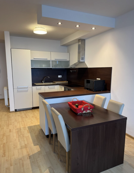 priestranný 2-izbový byt v rezidenčnom komplexe