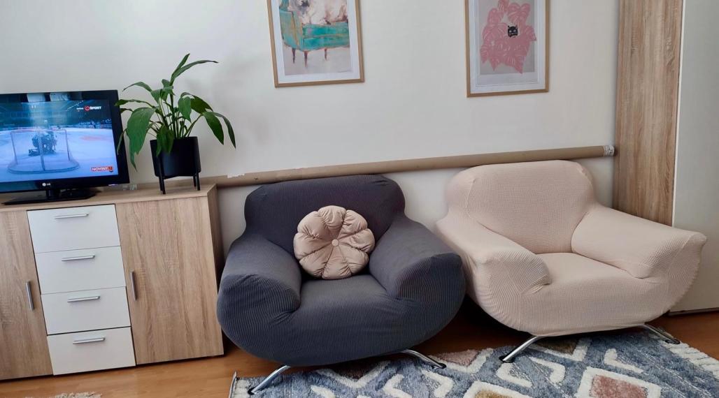 veľká a slnečná garzónka na prenájom s loggiou