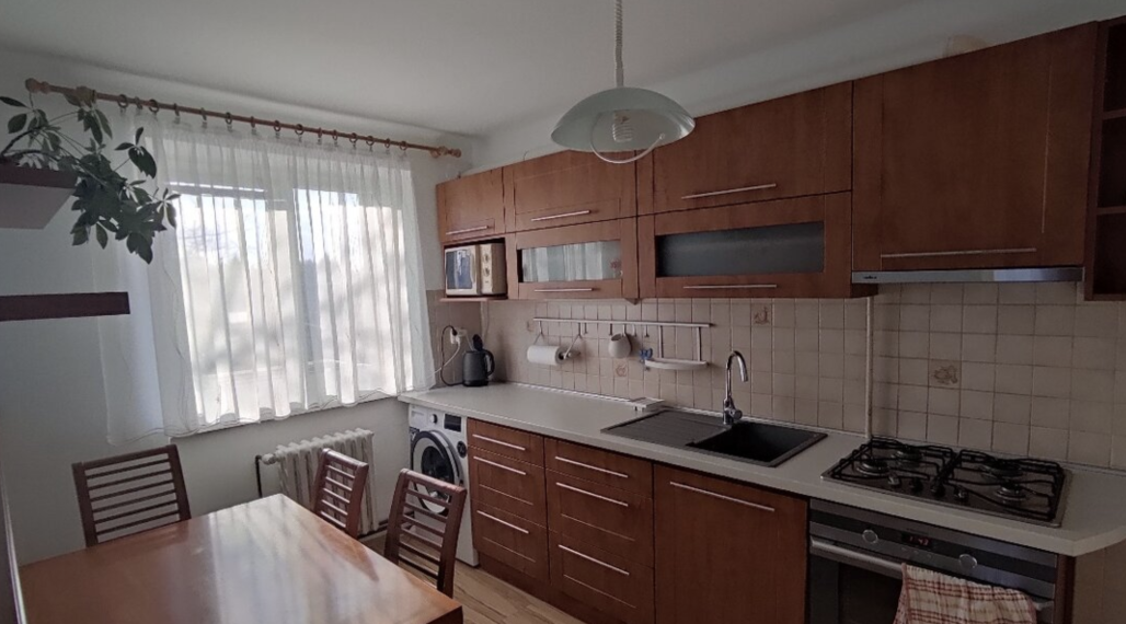 prenájom 3 izbového bytu s parkovacím miestom