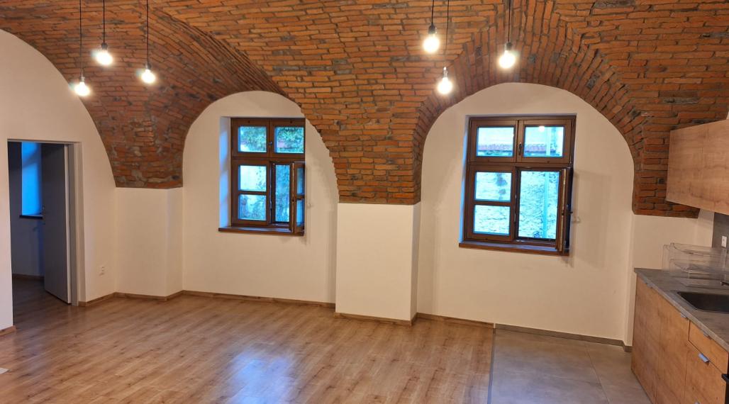 slnečný a priestranný 2-izbový byt na prenájom
