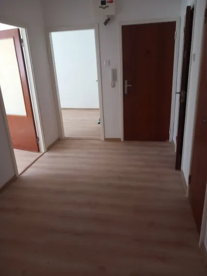ihneď dostupný 4-izbový byt po čiastočnej rekonštrukcii
