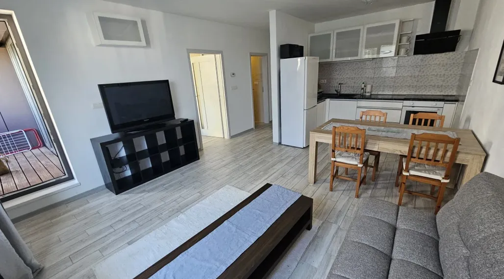 2-izbový byt s loggiou v centre na prenájom