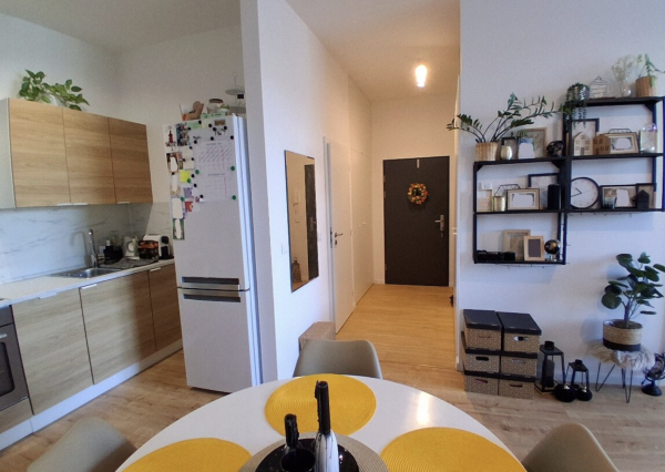 2-izbový byt v komplexe Nový Hlohovec s parkovacím miestom