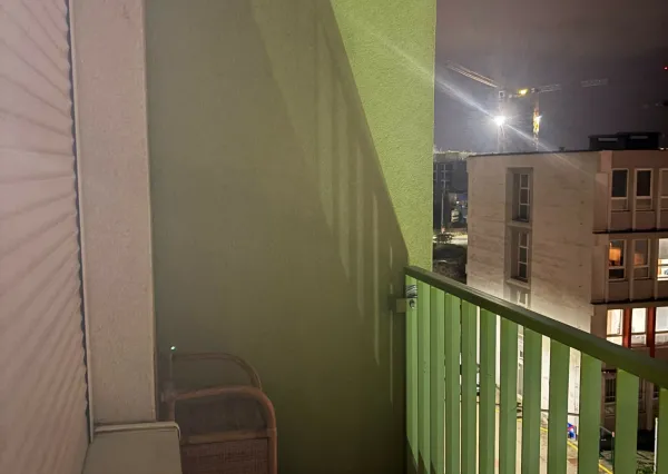 garzónka s balkónom a garážovým státím