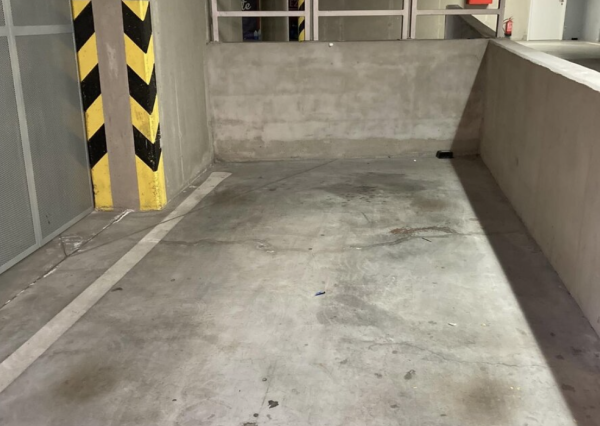 parkovacie miesto v komplexe