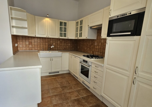 5-izbový priestranný byt na prenájom v centre