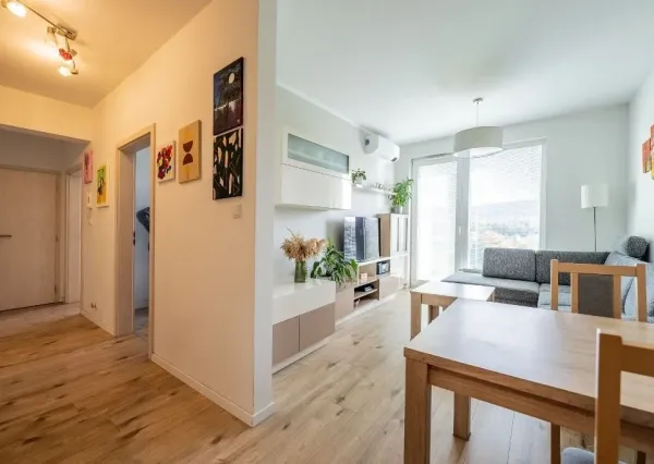 prenájom svetlého a útulného 3-izbového bytu v Mamapapa