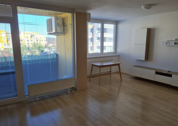 priestranný 2-izbový byt na prenájom