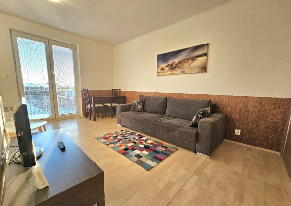 1-izbový byt v uzavretom areáli na prenájom s parkovaním