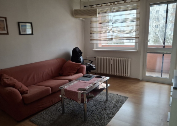 prenájom 4-izbového bytu s 3 nepriechodnými izbami