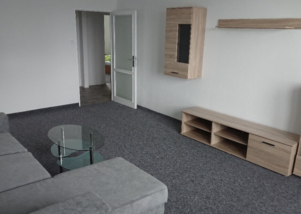 čiastočne zariadený 3-izbový byt na prenájom