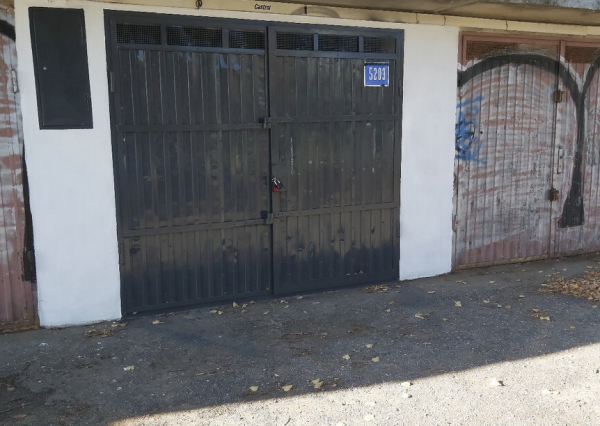 garáž v Karlovej Vsi na predaj