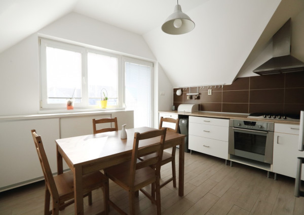 veľkomentrážny 2-izbový byt s výhodami RD s parkovaním