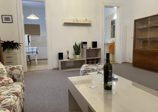 kompletne zariadený byt s balkónom vo vilovej štvrti