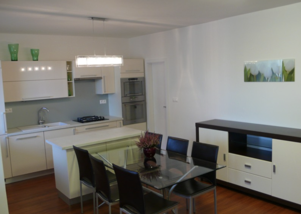 priestranný 4-izbový kompletne zariadený byt na prenájom