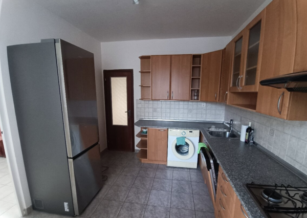 priestranný 3-izbový byt s veľkou loggiou