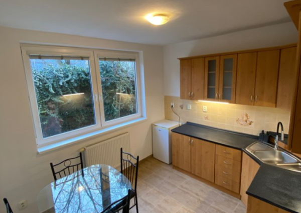 priestranný 3-izbový byt s 2 parkovacími miestami