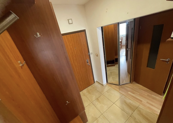 prenájom priestranného 1-izbového bytu s balkónom